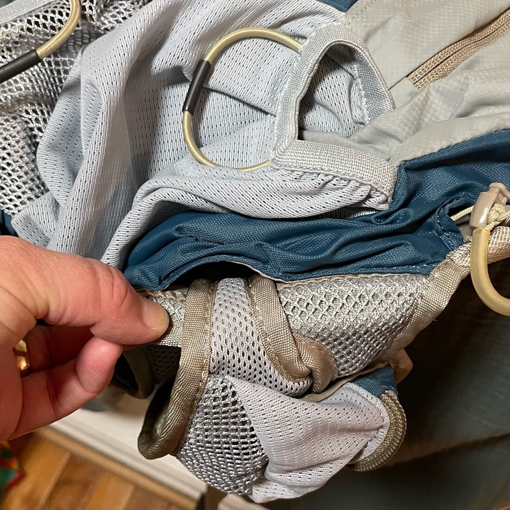 *New without tags* Gregory small hydration Day Pack - Picture 10 of 10